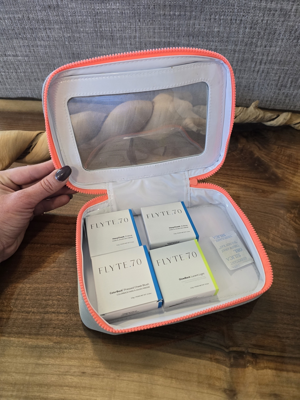 FLYTE.70 Travel Cosmetic Case with 4 Items
